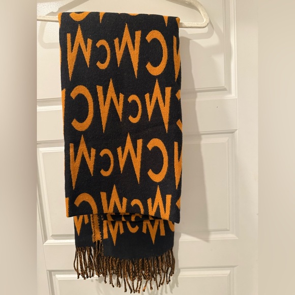 MCM DOUBLE SIDED STOLE/SHAWL
SIZE:  one size 
COLOR:  Cognac / Black - Picture 5 of 5